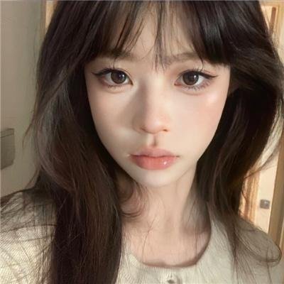 云雾笼罩的山峰